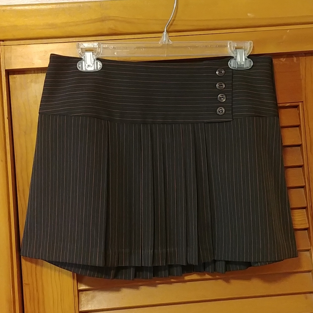 Brown pleated skirt